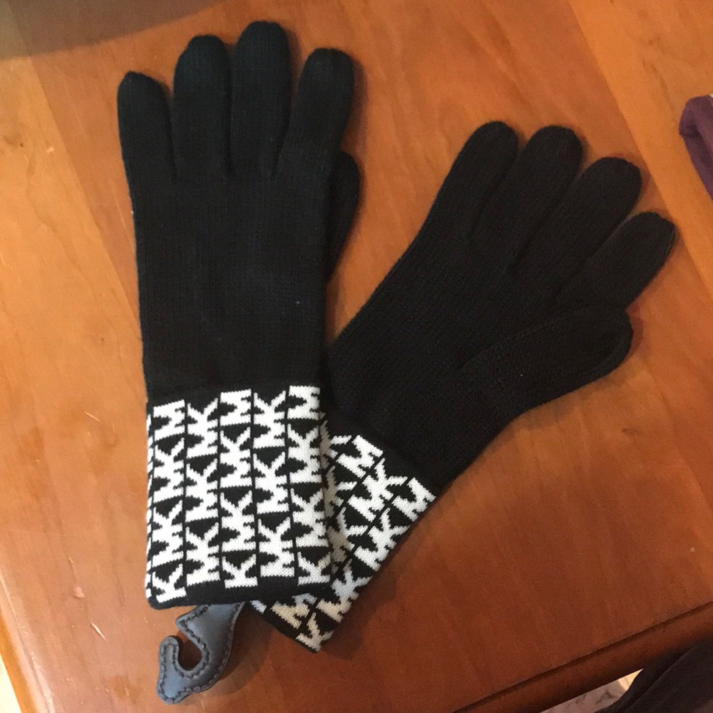 Michael Kors Black winter gloves